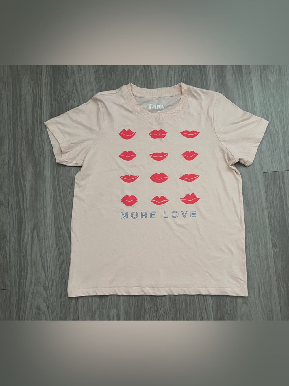 Doe More Love Graphic T-Shirt Women’s Small Pink Lips Print Short Sleeve Cotton